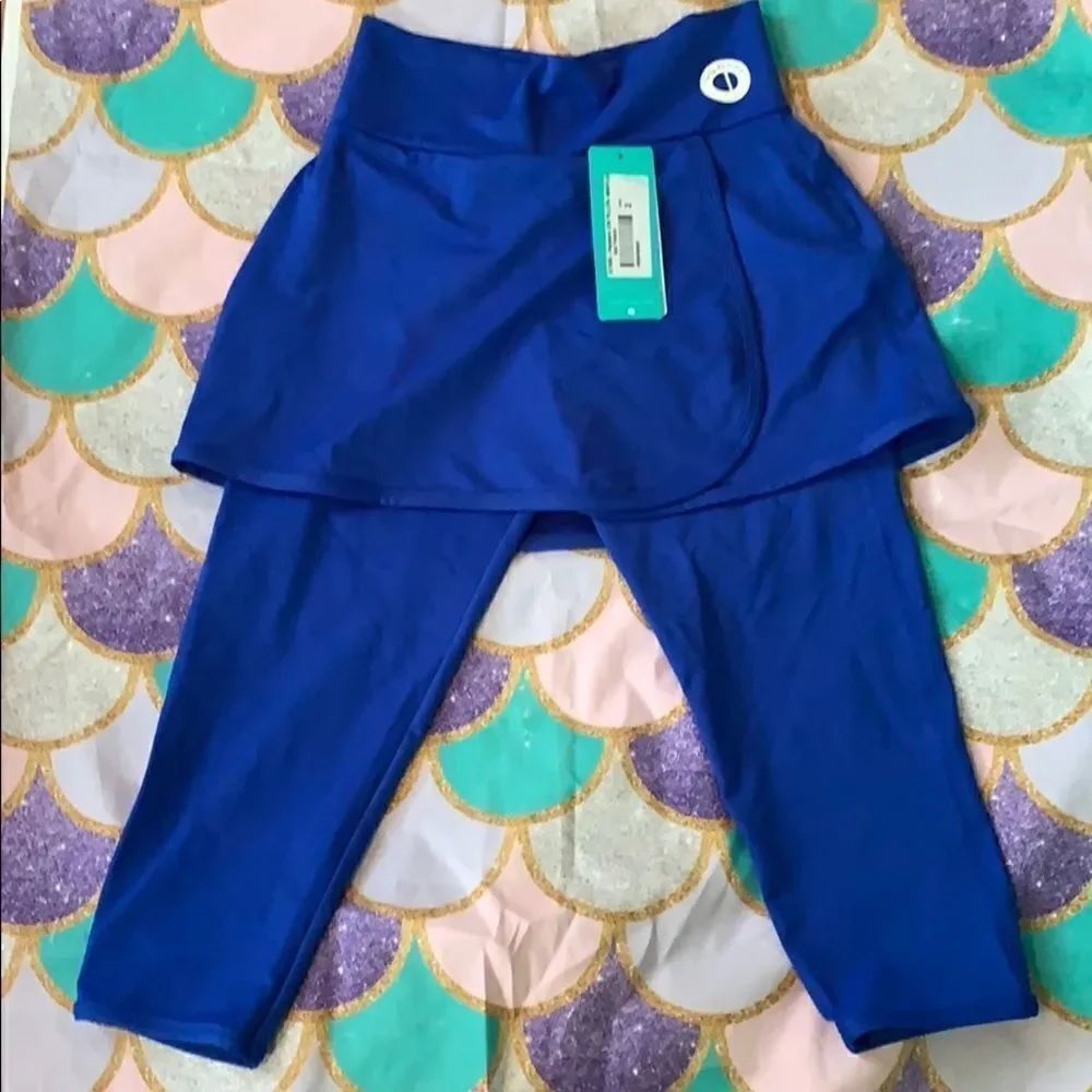 Punto 1 workout pants with skirt.